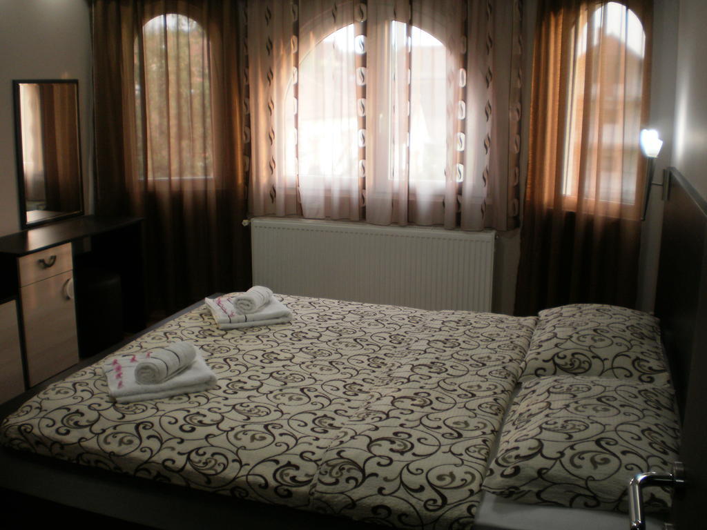 Garni Hotel Kaca Kragujevac Quarto foto